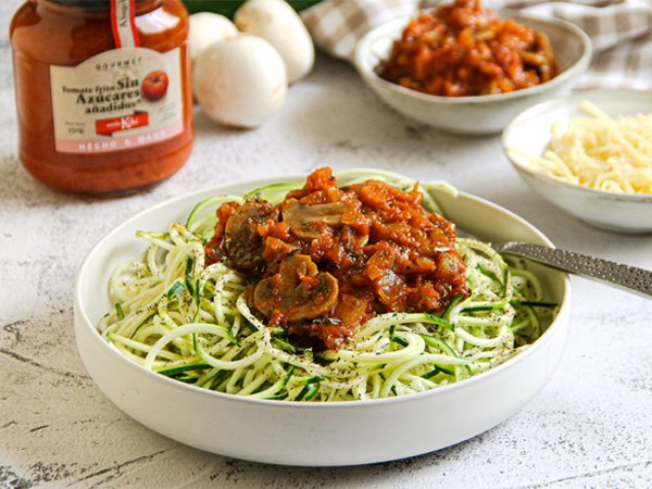 espaguetis calabacin con bolonesa de champinones